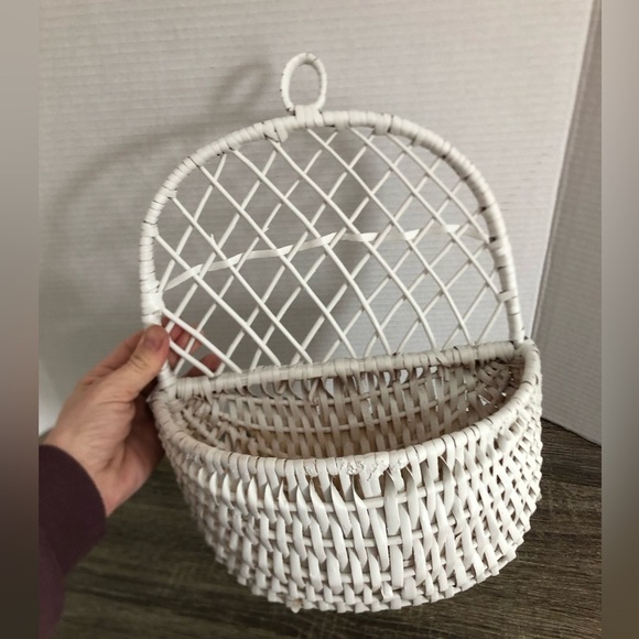 Vtg White Woven Wall Basket - Picture 4 of 11